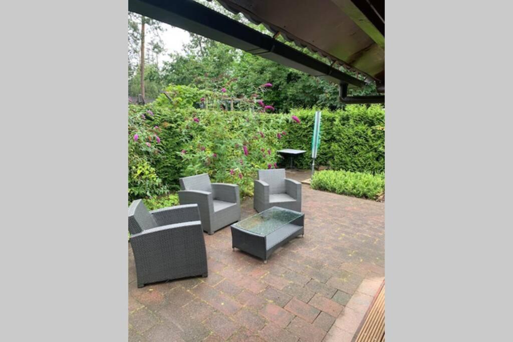 Sfeervolle Blokhut Op De Veluwe Op Recreatiepark Topparken In Beekbergen Met Vrije Tuin En Eigen Parkeerplaats Exterior photo