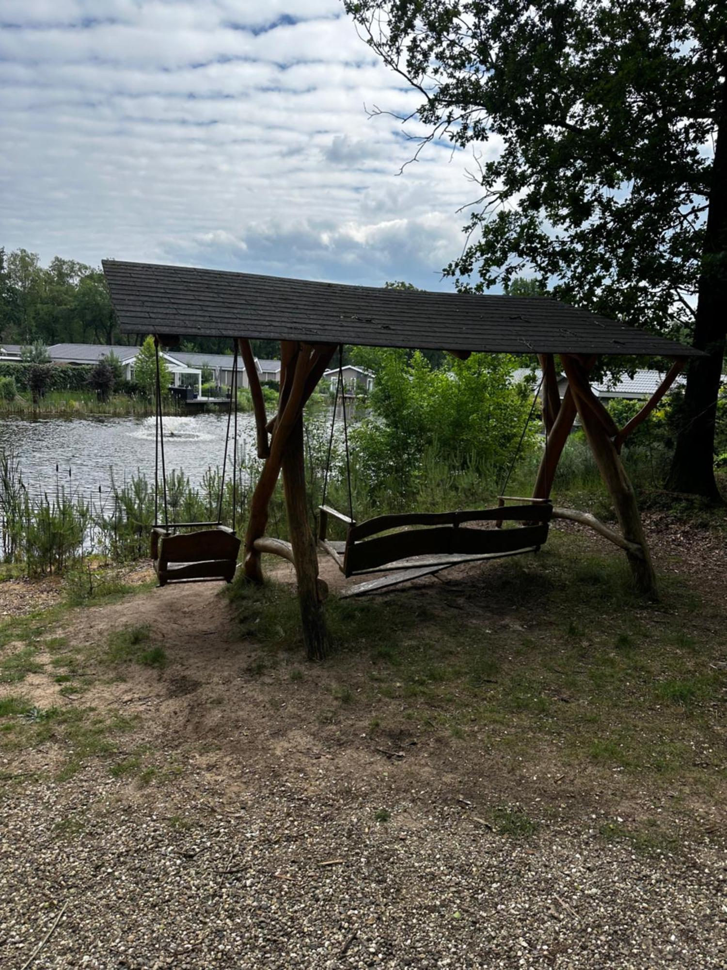 Sfeervolle Blokhut Op De Veluwe Op Recreatiepark Topparken In Beekbergen Met Vrije Tuin En Eigen Parkeerplaats Exterior photo